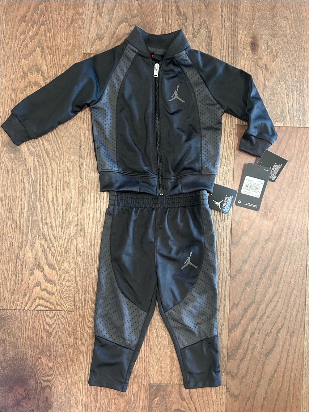 NWT Jordan Size 12 month Boy's 2 Piece Tracksuit Set